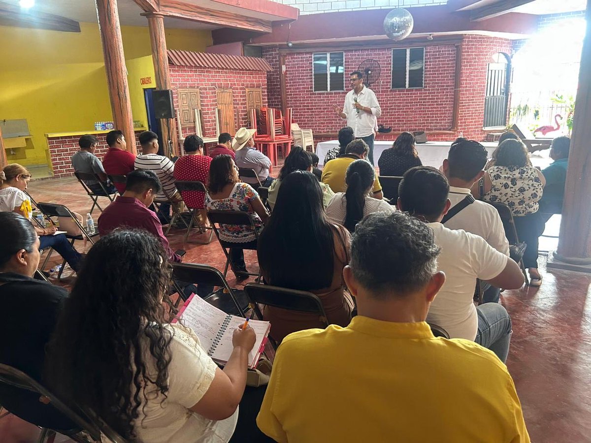 CCastilloPerez1's tweet photo. En estos días me he estado reuniendo con compañer@s de diversos municipios de Yucatán, nos seguimos  organizando para continuar  avanzando en la transformación de la Nación por el bienestar del pueblo de México. https://t.co/hOxXRCM4MY