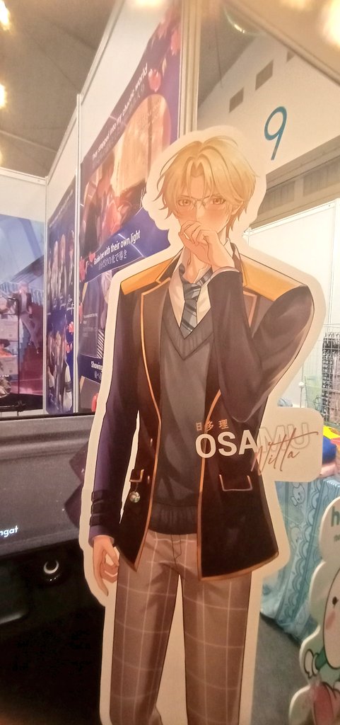 stellar_summers's tweet photo. also goodies from @DreamscapeID!!!! one of the biggest reasons i wanted to go to this cf!!! i was SUPER excited to see osamu on the booth and i also got lucky and won his standee heheh sepertinya memang jodoh 🥰🥰🥰 also picked the besties for my freebies set! https://t.co/7eFc1bVgNV