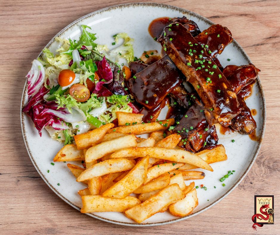 WingNienFoods's tweet photo. May is both #NationalBarbecueMonth and #NationalSaladMonth! Feel free to share your favorite salad dressings and BBQ sauces. 😊

#FamilyBusiness #Copacking #Condiments https://t.co/51NMe4JOsS