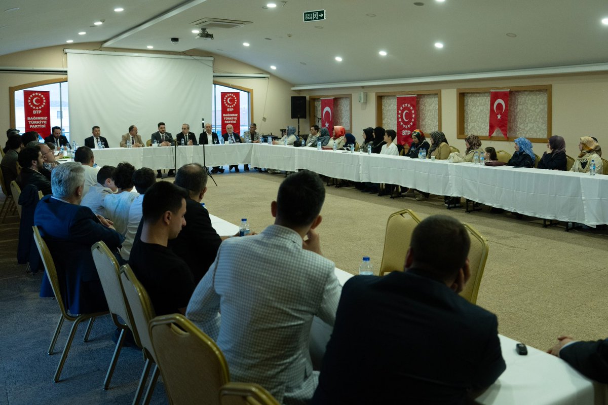 BTP_Parti's tweet photo. Genel Başkanımız Hüseyin Baş, Bolu İl Yönetimimiz ile bir araya gelerek teşkilat çalışmaları, Türkiye gündemi ve önümüzdeki dönem hedeflerine dair istişarelerde bulundu. https://t.co/R7naxtQOBi