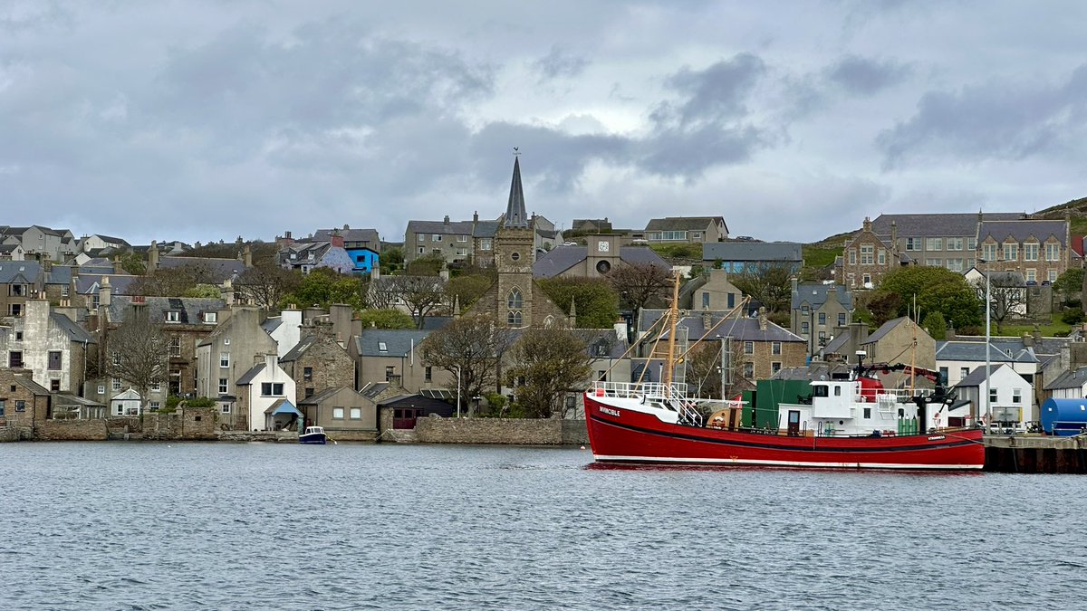 SeaMeakin's tweet photo. Stromness, Hoy, Flotta and a Bonxie 🤩 #orkney https://t.co/t3eDTNMQyu