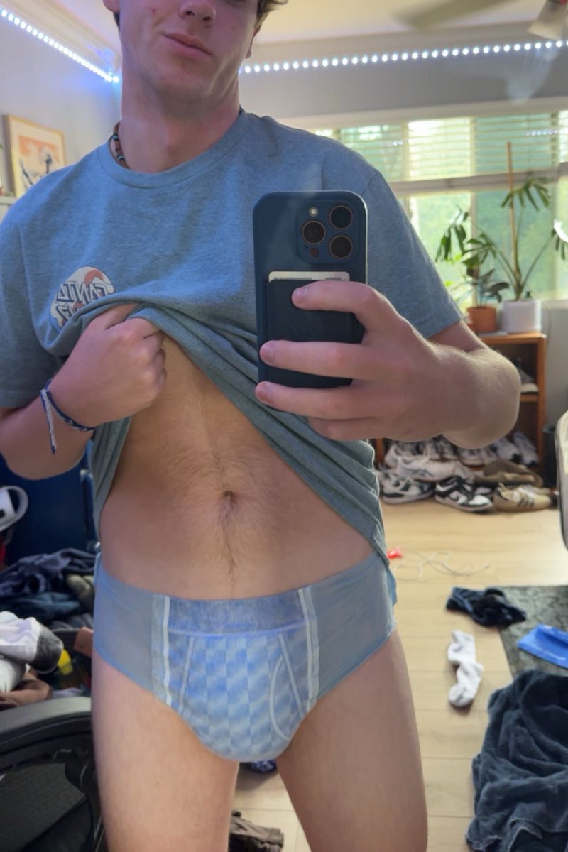 Diaperboy170881's tweet photo. Bro I think I felt something wet go down my leg? Can you come check? 

#abdl #diaperbro #diaperlover #gayabdl #abdlbro #wetpants #wetdiaper #goodnites https://t.co/8GyExecsuf