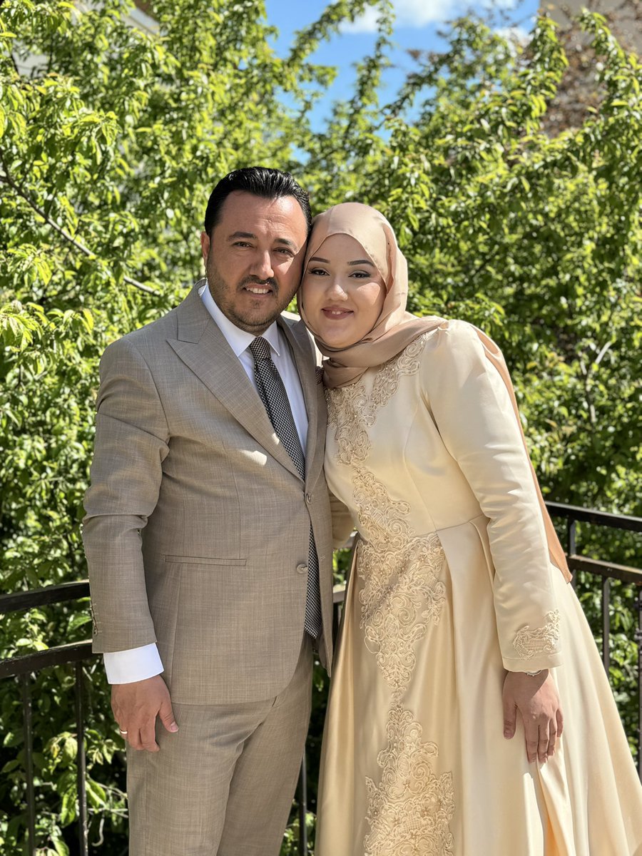 SerdarBaydar's tweet photo. Dünya ne kadar gürültülü olursa olsun, bir babanın ruhunu dinlendiren en güzel melodi, kızının ‘babacığım’ diyen sesidir.

Bir kızım var adı Elif,
Büyür de babasını anlar.

Benim güzel, gözümün nuru kızım,❤️
Doğum günün kutlu olsun.💐
Dünyanın bütün rüzgarları sana şefkatle essin https://t.co/bqwxn4sgkX