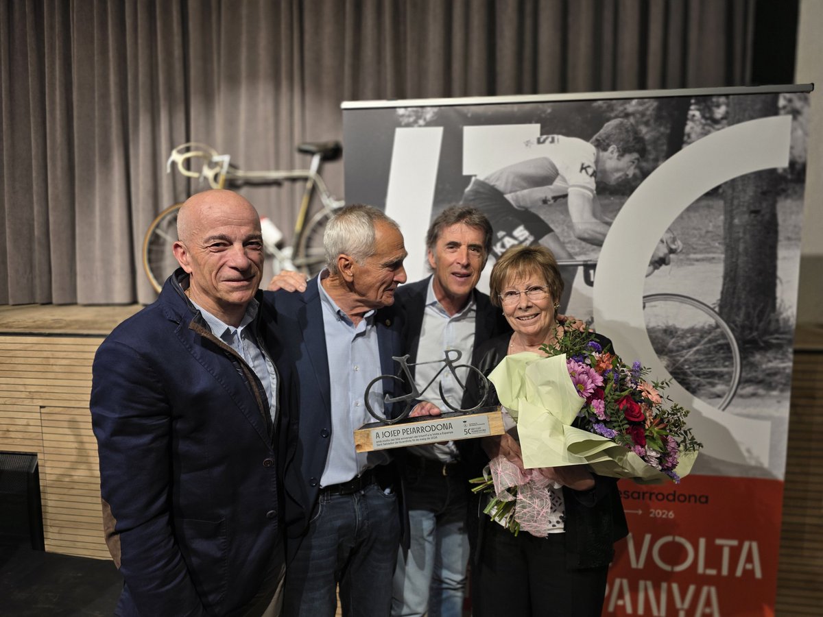 pedrodelgadoweb's tweet photo. Día de celebrar el 50º aniversario de la victoria de José Pesarrodona de #lavuelta1976 en Sant Salvador de Guardiola

Un homenaje que me recordaba mis inicios del ciclismo y mis primeros ídolos: Ocaña, Fuente, Linares, Pesarrodona...
@lavuelta https://t.co/8OAoFUR7Y7