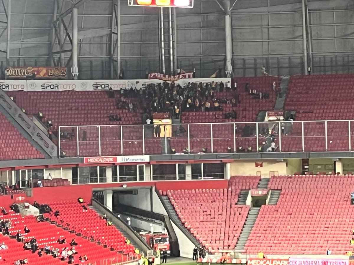 Zuko_41's tweet photo. Kazansan yüksek ihtimalle Avrupa’ya gideceğin deplasmana 200 kişi gitmek… Çok küçüksün Aliağa🤏🏻🤏🏻 https://t.co/5rrFgUd5lR