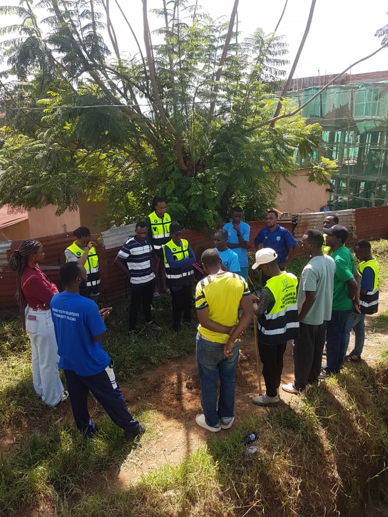 NiboyeV's tweet photo. UMUJYI WA KIGALI 
AKARERE KA KICUKIRO 
UMURENGE WA NIBYE
Uyu munsi kuwa 16.05.2026  urubyiruko  rwazindukiye mu kagari ka Niboye umudugudu wabigabiro mumuganda udasazwe.@CityofKigali @KicukiroYouth @RwandaYouthVol1 @Rwandapolice .#kigalicyeye #kicukiroicyeye https://t.co/Rcleu39tEr