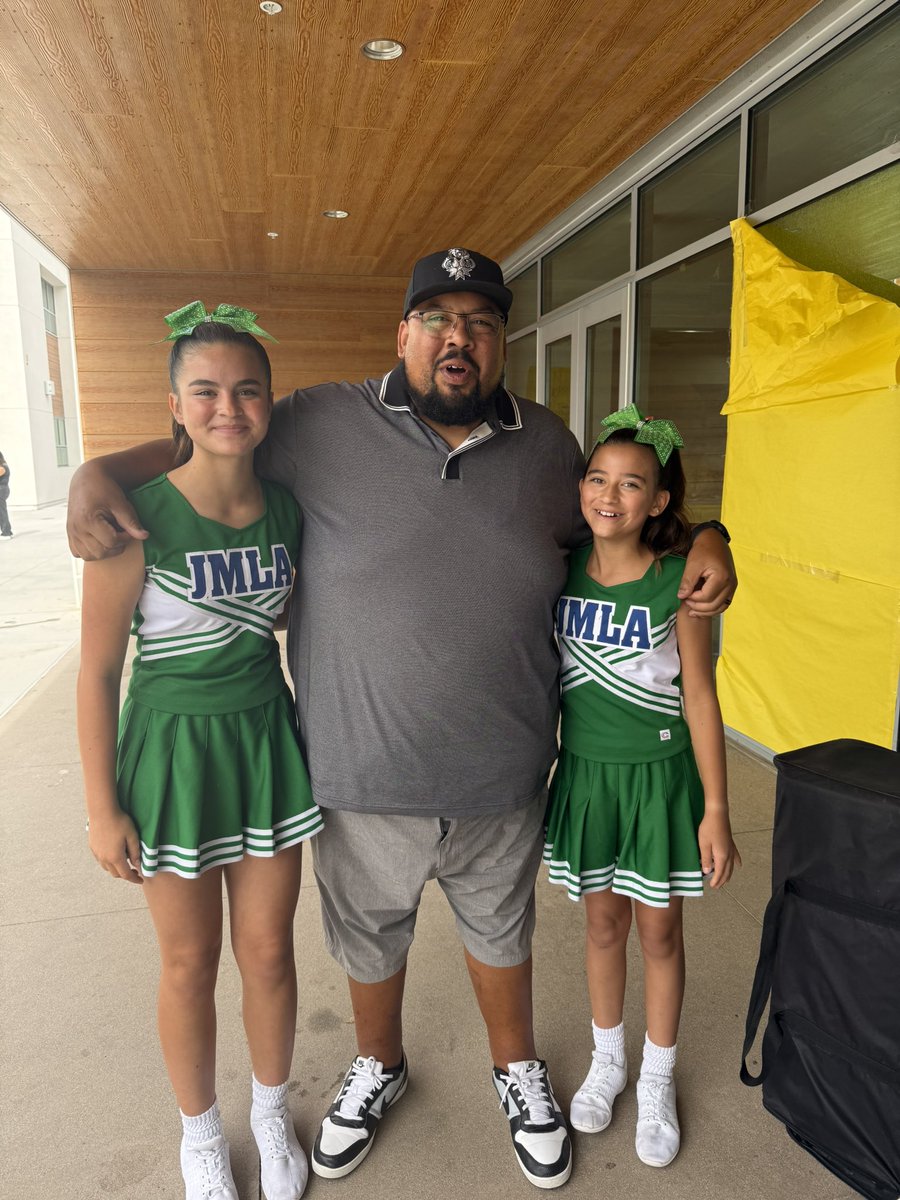 JohnMuirLA's tweet photo. Shoutout to Lonnie Jones for creating amazing opportunities for students across San Diego Unified School District! We appreciate all you do for us at John Muir School. Today we hosted our first-ever cheer exhibit! 📣👏🎉 #SDUSD #JohnMuir @SDUSDAthletics https://t.co/MKrfLlJmxW