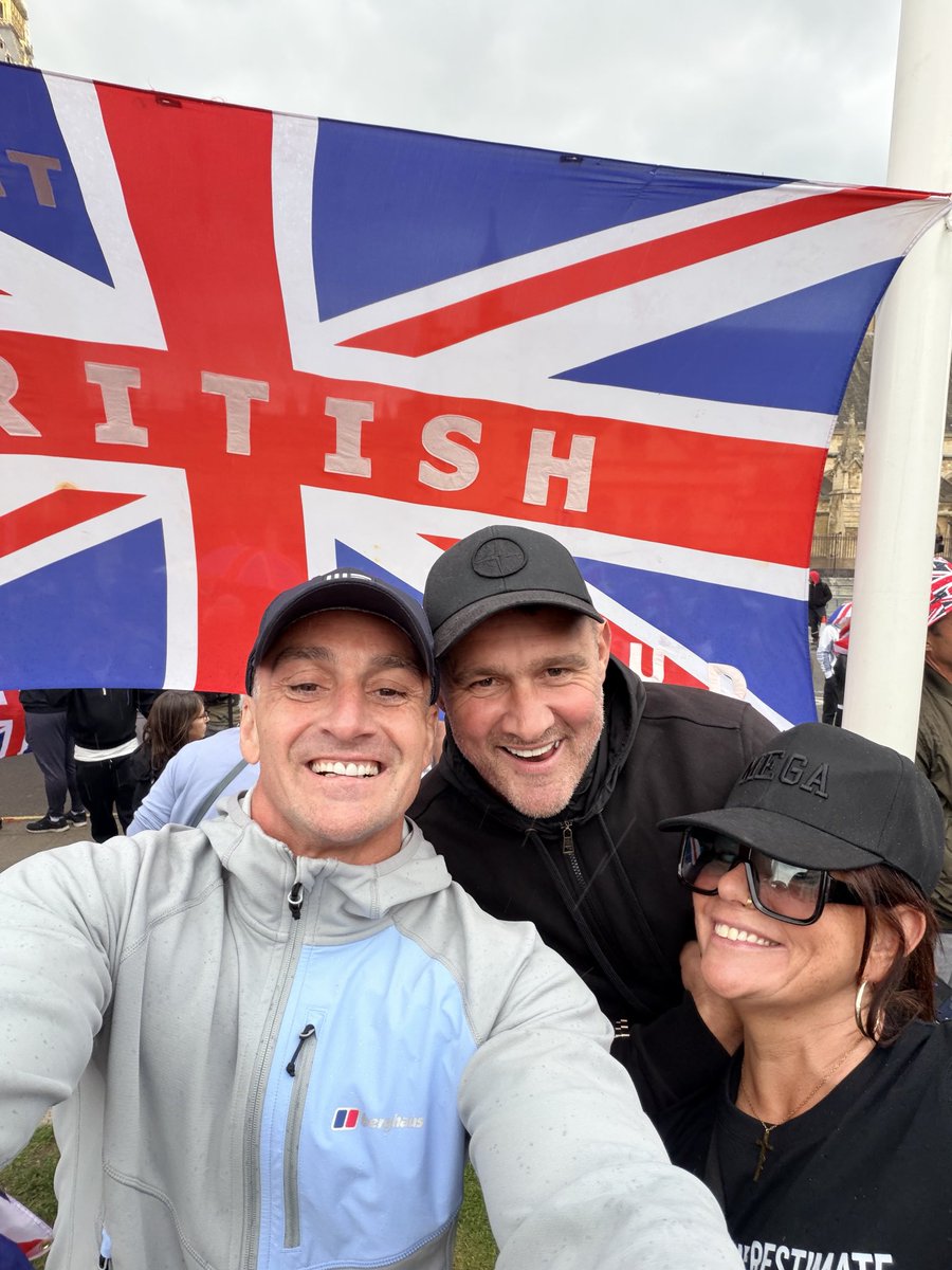 glyn_james's tweet photo. What amazing day from start to finish,meet some amazing people throughout the day from all walks of life…”nothing but thuggery” #myarse https://t.co/33K1nPPT8s