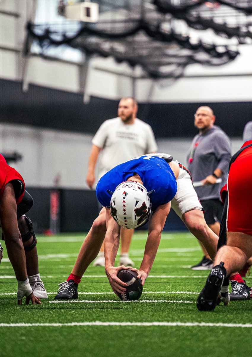 CalebWilmeth's tweet photo. Spring ball year 2 ✅
Stacking the days getting better everyday!! Exited to get ready for camp season!! Grateful for my coaches and teammates!! 
4⭐️ @KohlsSnapping 
6’0 175 
@WGoggans47 
@MattNally1 
@CoachTScoggin 
@FootballMelissa 
@MCardsRecruits https://t.co/CaOB5p0Obl