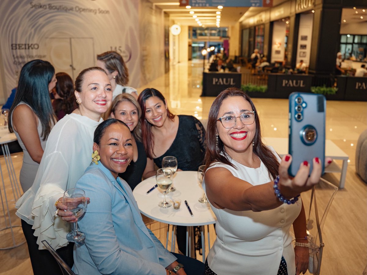 DistDavidFord's tweet photo. Así vivimos nuestro Speed Networking⚡️ junto a @mujerpanama1 en Multiplaza Pacific. 💜

Un espacio para conectar, compartir e impulsar a mujeres que inspiran. 🙌✨

Los esperamos hasta el 17 de mayo en 📍Plaza del Sol, Multiplaza Pacific. 🚙 https://t.co/xzz2cJ6n52