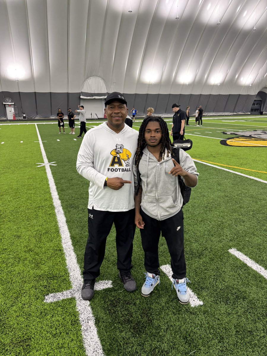 evans_kesh15436's tweet photo. Had a great time at Adrian’s football camp today ! Thank you for the opportunity . @Coachprince21 @AdrianCollegeFB #AGTG https://t.co/4dzr9fQ1kl