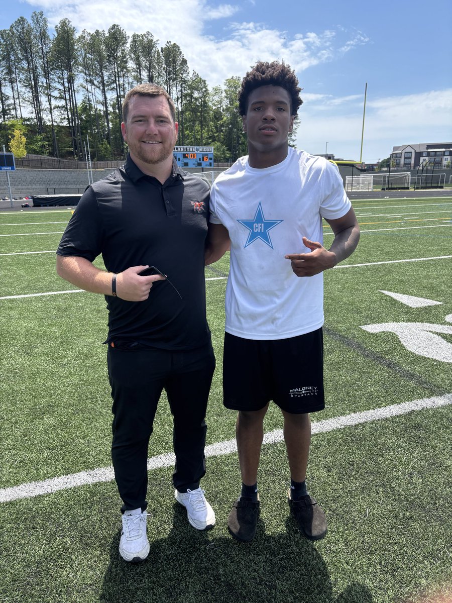 ElyejahJ's tweet photo. Thank you @CoachKMcFarland for recruiting me, looking forward to building a connection!! @TheCoachLj @CoachJustin704 @CoachShy_24 @butlerbulldogs https://t.co/dF9ctQX9qY