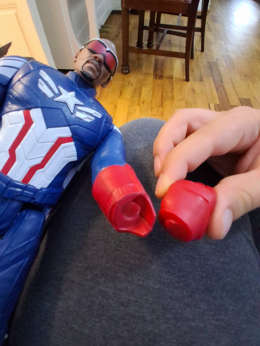 marir_ri's tweet photo. Hey, @Hasbro ! My 5yo was unboxing his brand new #captainAmerica and his hand was... chopped off. Anything we can do about it? https://t.co/DdRUiTghNg