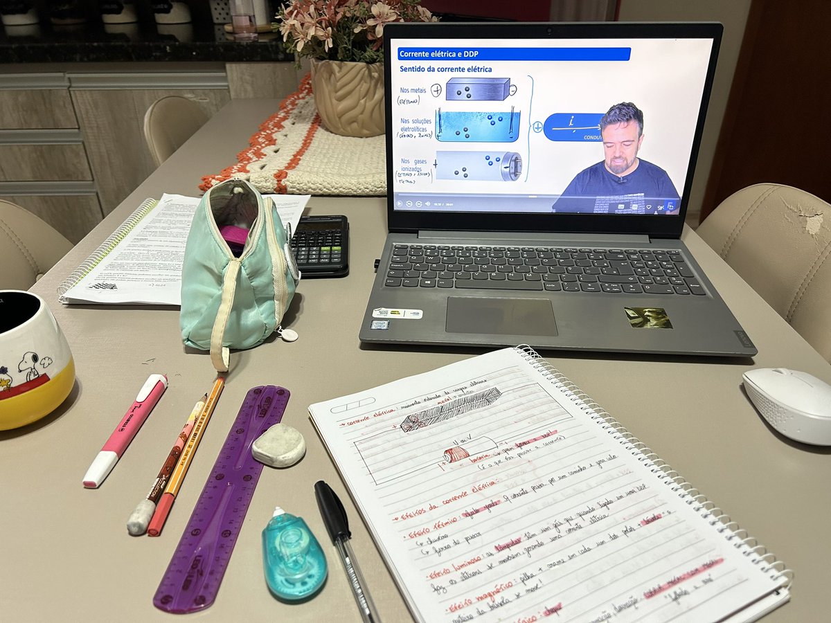 psicolibby's tweet photo. começando uma nova playlist hoje :) eletrodinâmica! https://t.co/QL8PgbzUzU