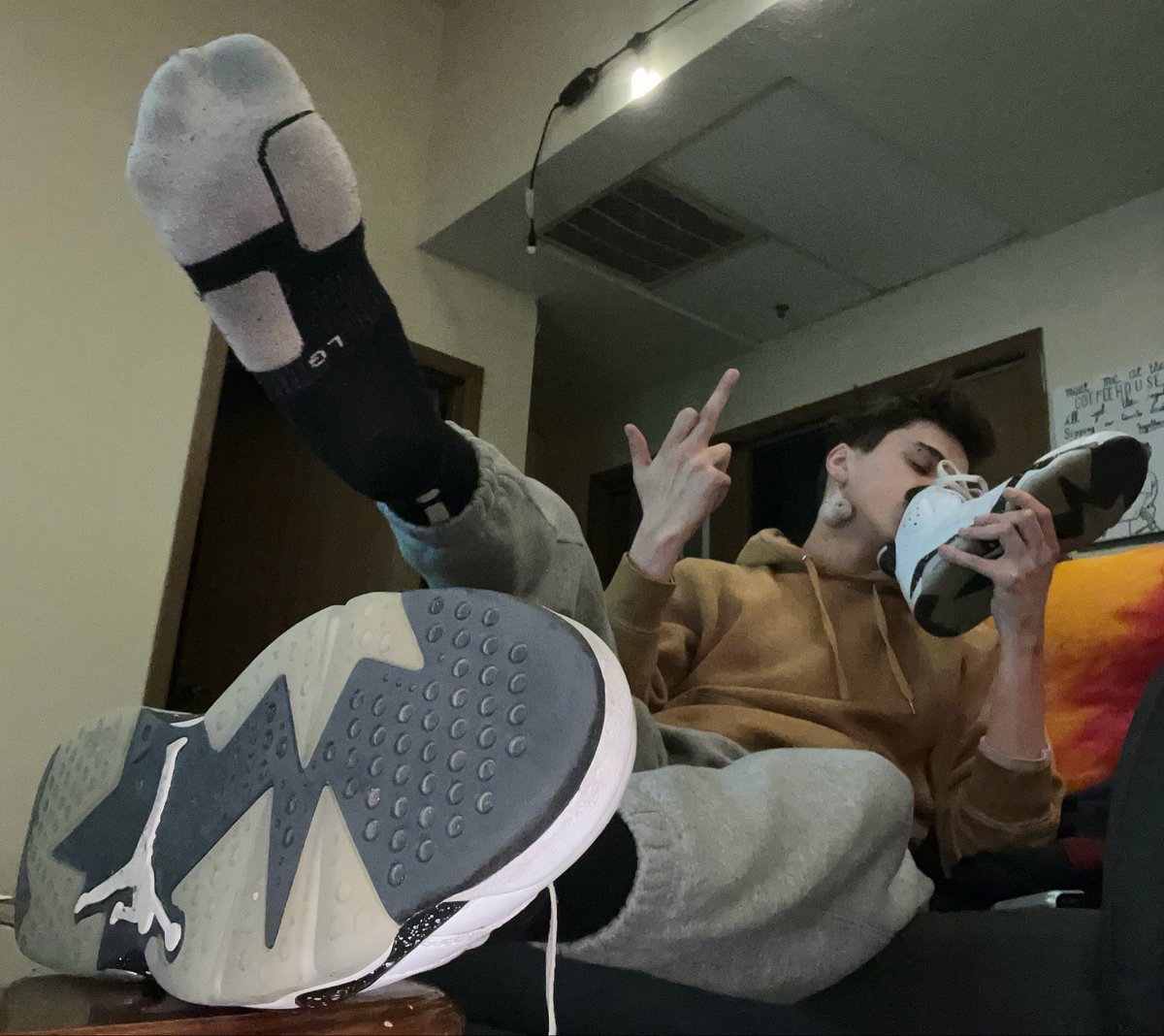 thebasilgray's tweet photo. i’ve done you the favor of taking the first sneaker off. get to it. https://t.co/YJKSniBU8o