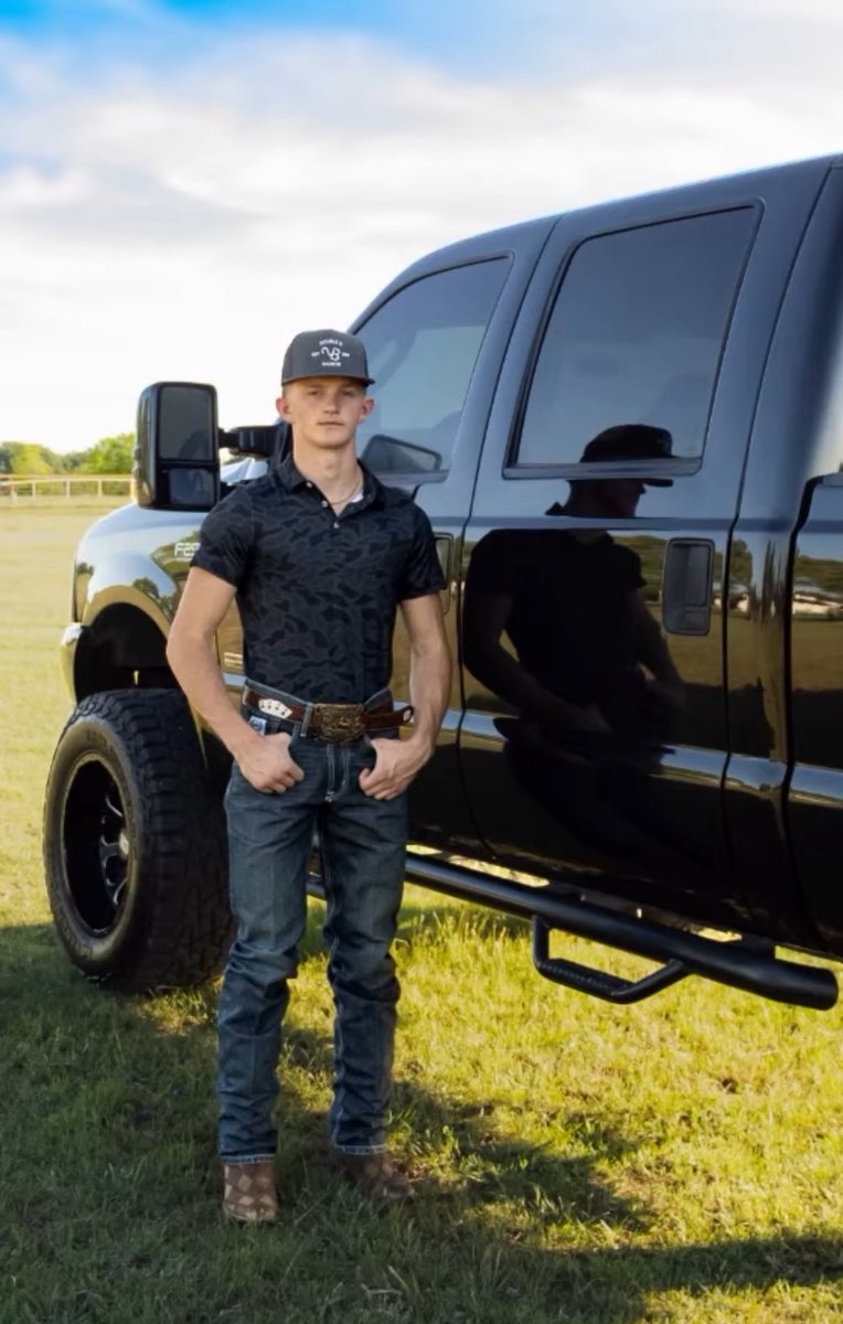 hotcountryboyz's tweet photo. I just want a country boy with big diesel truck 😍 https://t.co/ZohgEuhFLc