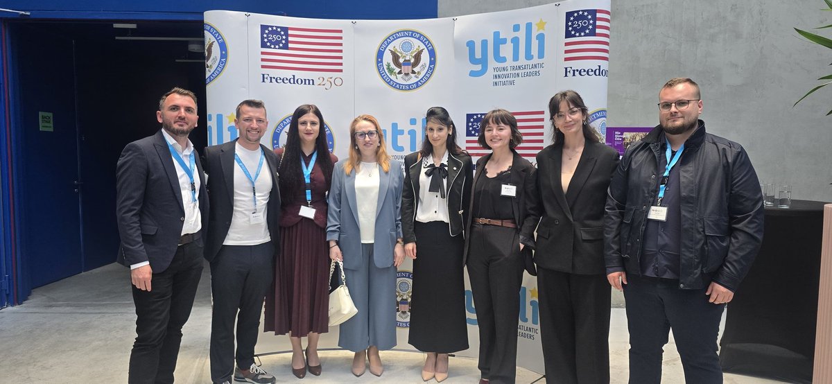AlEmbassySerbia's tweet photo. Me alumni nga Shqipëria dhe Kosova në 10-vjetorin e programit Young Transatlantic Innovation Leaders Initiative (YTILI), të financuar nga Departamenti  Amerikan i Shtetit dhe i implementuar nga Këshillat Amerikane për Arsimin Ndërkombëtar. https://t.co/eP7kxEg4n4