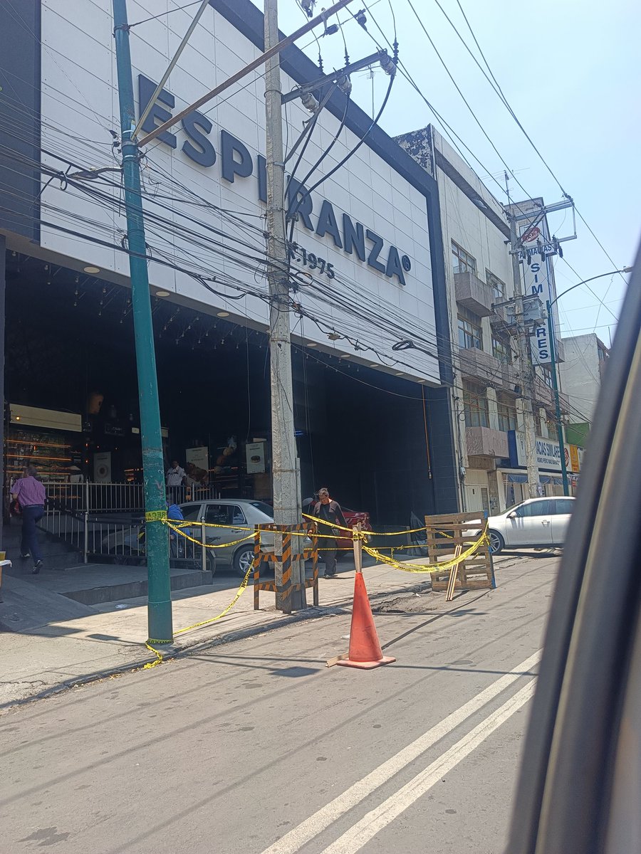 flaisd's tweet photo. Super socavon a la salida de la panadería esperanza de plutarco y casi esquina eje 5 su @iztacalconews @Alc_Iztapalapa @SSC_CDMX @OVIALCDMX @C5_CDMX @UCS_GCDMX @Carloszup @ImagenTVMex @telediario @AlertaMundoNews @87punto3 pero la CDMX de morada asquerosamente https://t.co/8947omlRfM