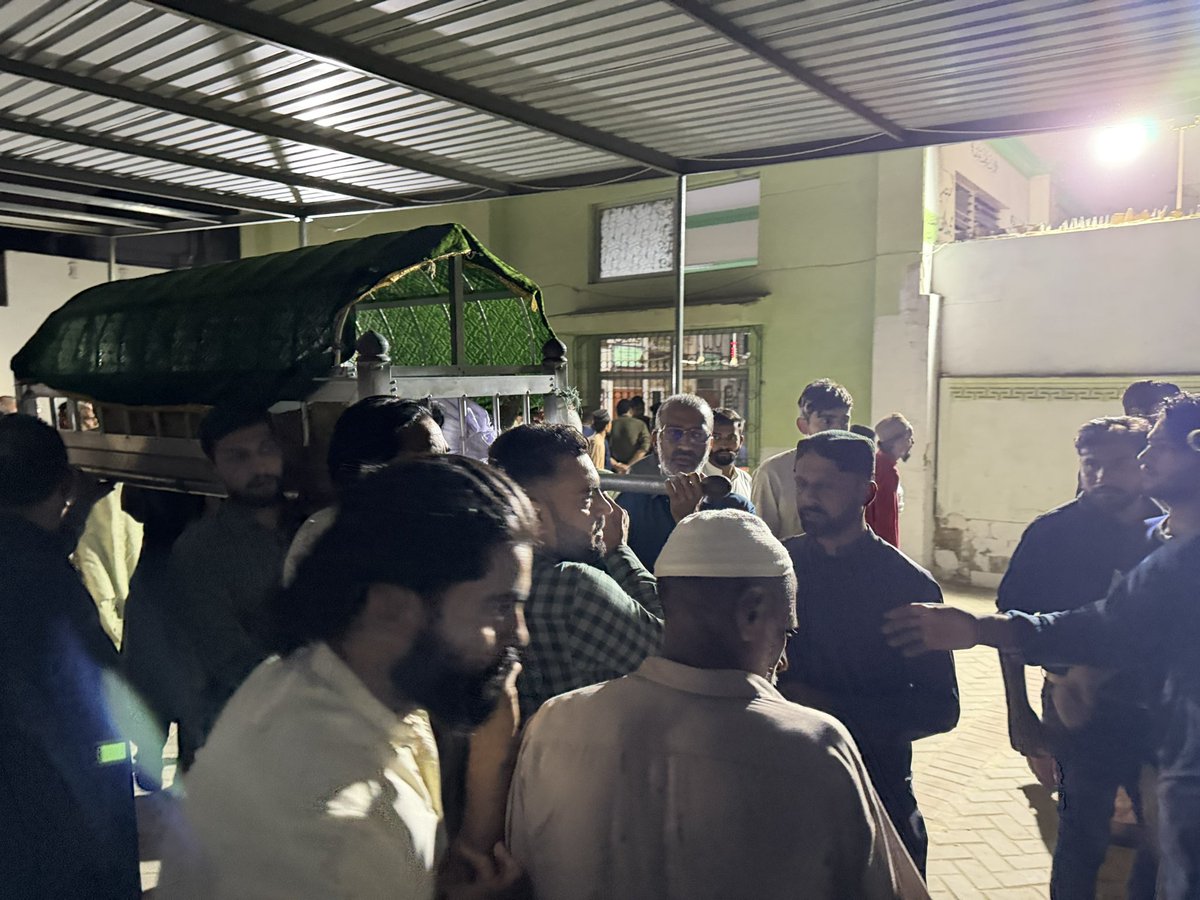 RaufNagori's tweet photo. پی۔ایس 95 پیپلز یوتھ کے صدر وقار لودھی کی نماز جناذہ میں شرکت۔ https://t.co/xzgtqIJMFR