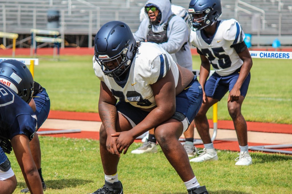 ELCAFootball's tweet photo. Have to be a DUDE to wear 7️⃣9️⃣ at @ELCAFootball 

6’3” - 315 lbs - 82 Inch Wingspan

🚂🚂🚂 https://t.co/UNEijXmMqC