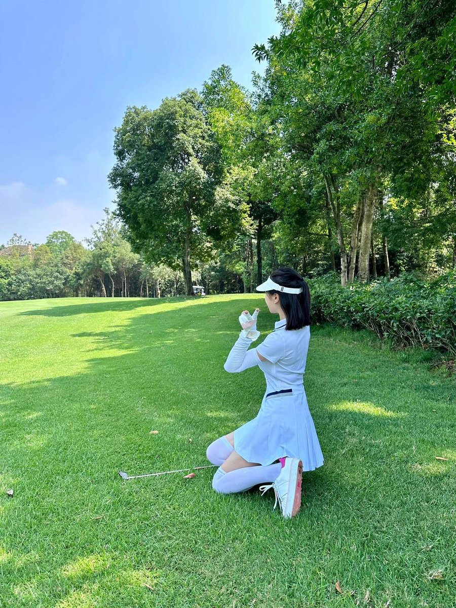 MZAFBK's tweet photo. Thought you might appreciate this view. There is a certain kind of perfection in a quiet, sun-drenched morning on the golf course. The expansive greens and the way the sun clears the haze just feels very serene https://t.co/WaoIliwboN