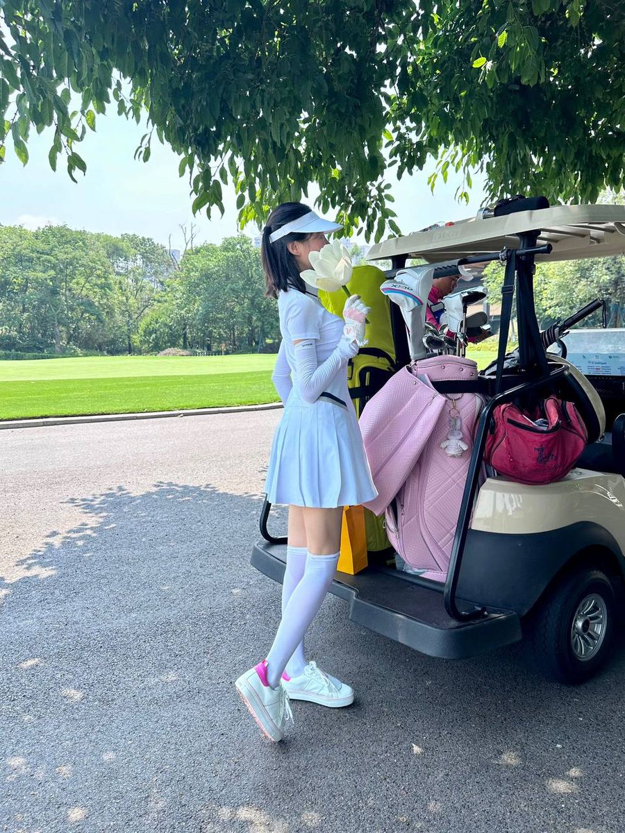 MZAFBK's tweet photo. Thought you might appreciate this view. There is a certain kind of perfection in a quiet, sun-drenched morning on the golf course. The expansive greens and the way the sun clears the haze just feels very serene https://t.co/WaoIliwboN