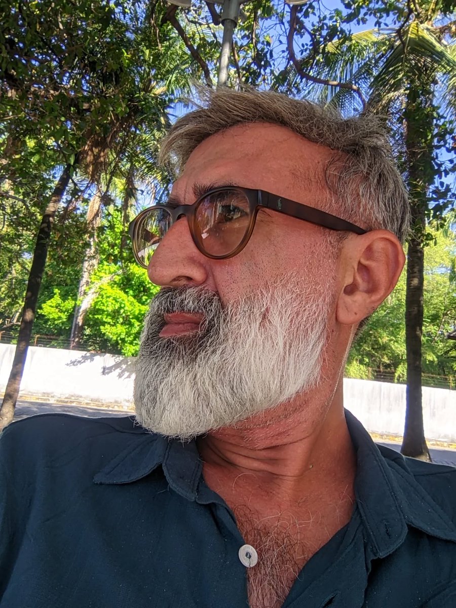 odllztt's tweet photo. Não cobro afeto, não exijo atenção e não faço drama; eu apenas retiro a minha presença em silencio, e deixo a pessoa ficar em paz qe ela tanto queria ter sem mim. Onde a minha presença não é celebrado, minha ausência passa a ser o meu maior presente. #autovalorização #amorproprio https://t.co/pYCrgtiHR8