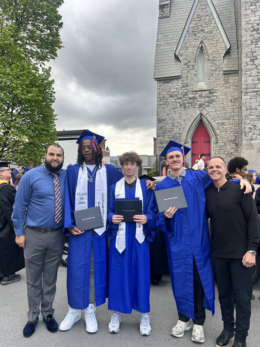 clintoncchoops's tweet photo. Congratulations to our amazing sophomores whose hard work and dedication led them to graduation. We couldn’t be more proud of you and can’t wait to see what the future holds.

Over the last two years, every sophomore in our program has graduated,8 sophomores, 8 degrees earned. https://t.co/BZGpf6hjrl