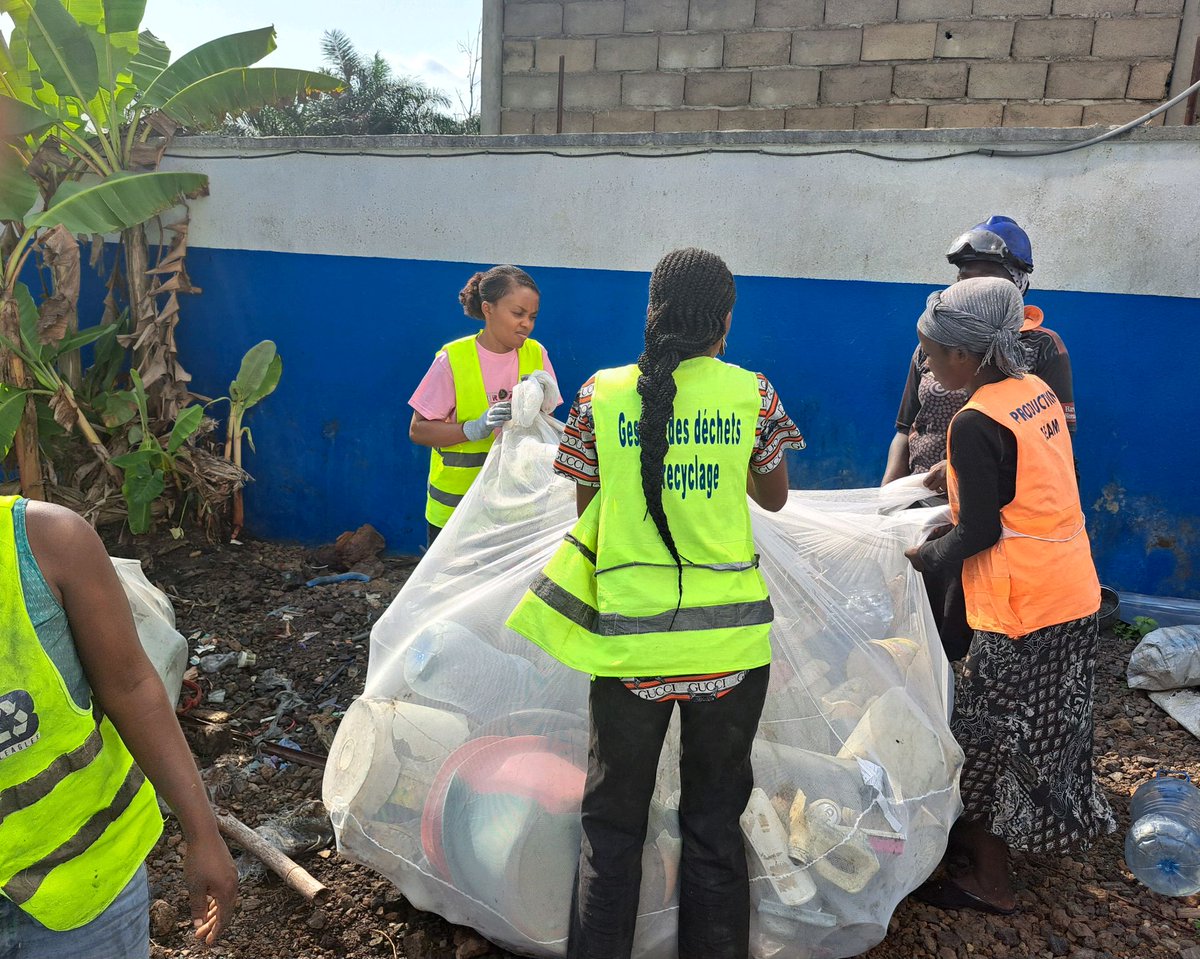 bleaglee's tweet photo. Turning waste into opportunity, one collection bag at a time. Our team is committed to building sustainable communities through recycling. https://t.co/WQXZM7F3C0