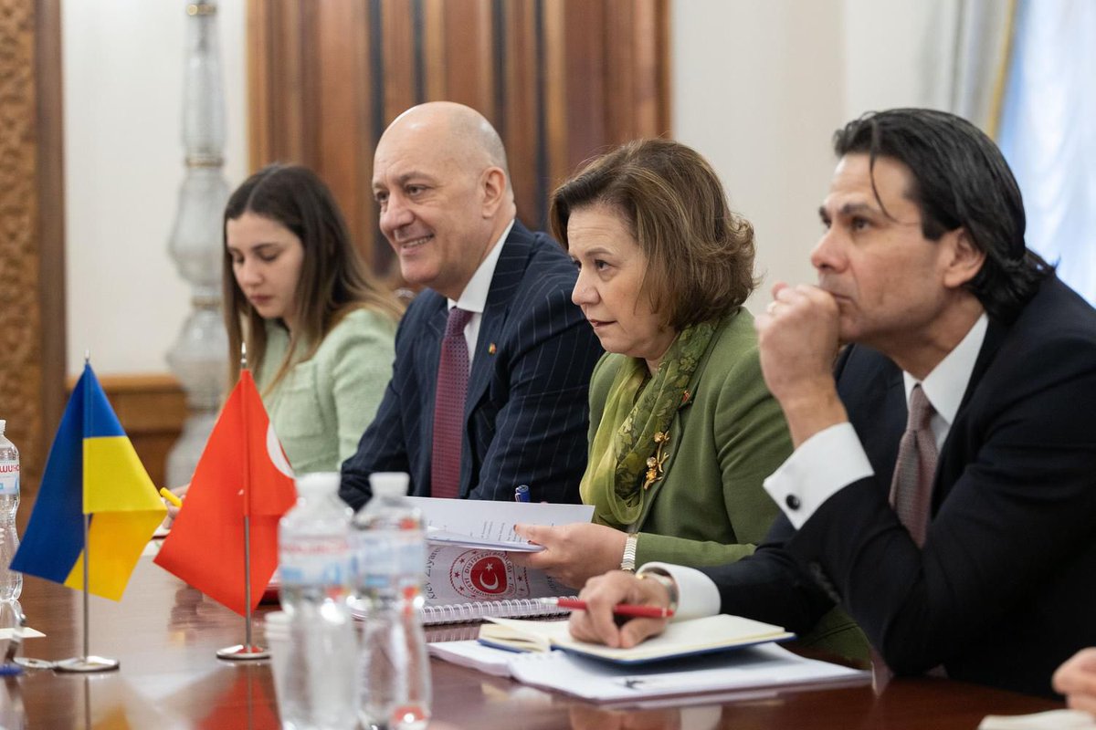 SergiyKyslytsya's tweet photo. This week I had a meeting and exchange of views with Türkiye’s Deputy Foreign Minister, Ambassador Ayşe Berris Ekinci @MFATurkiye @TCKievBE .
We appreciate Türkiye’s peace facilitation efforts and readiness to host further Ukraine–Russia talks. We discussed the peace process, the importance of maintaining international attention on Russia’s aggression against Ukraine, prospects for a full ceasefire, and regional security developments.
Touched upon the upcoming Ukraine–Türkiye bilateral political contacts.