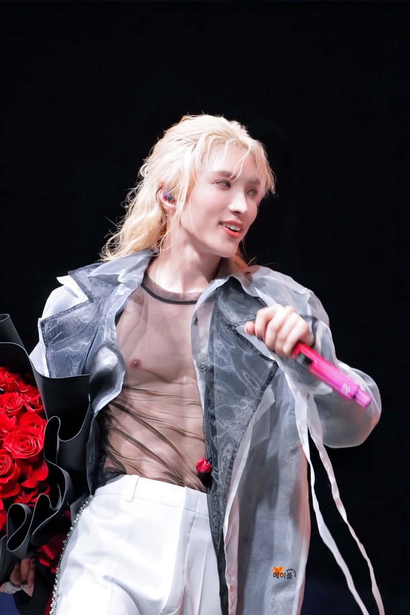 MapleSyrupTart's tweet photo. อวดดอกไม้ 

THE MOST PRECIOUS GEM IS S2
#S2VoyageConcert2026
#Noeulnuttarat #MagentaBoy 
#S2TheSunset #Horizone https://t.co/Hc9esPiGwD