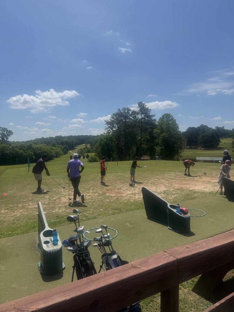 JonathanLPitts1's tweet photo. Thank you @FirstTee Middle Georgia for hosting the golf clinic at @lakejonescogolf! The coaching, exposure, and lessons were awesome. https://t.co/wN9rGTLIU4