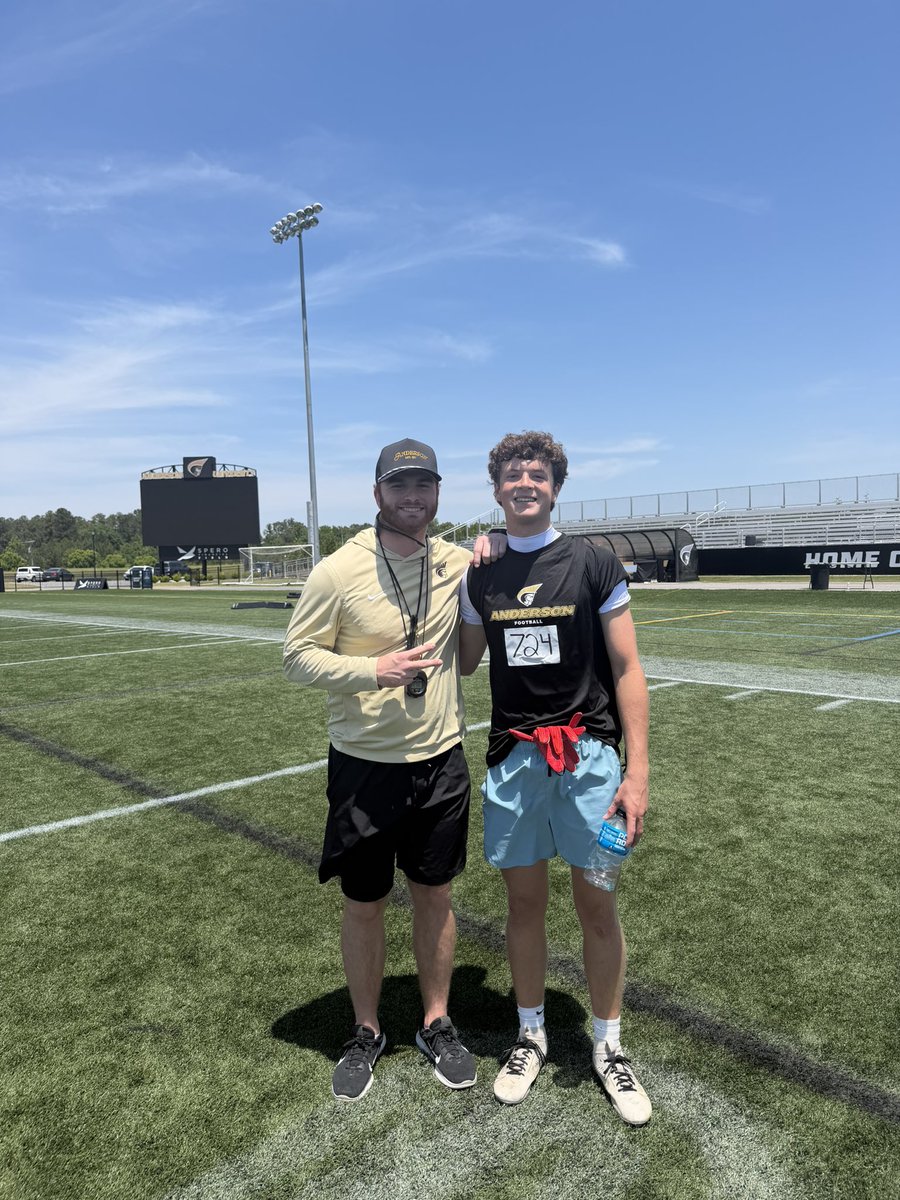 TarrantMckenzie's tweet photo. Thanks to @bobby_lamb and @CoachMTMartin  for the great Mega camp experience can’t wait to get back up there and visit. https://t.co/N9IcCv3pQU