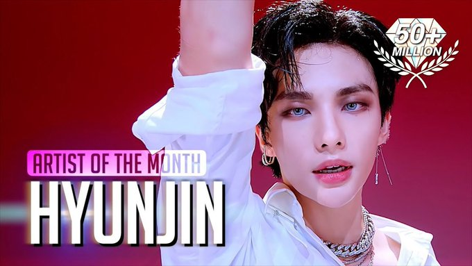 HHJfancam's tweet photo. #Hyunjin's Artist of the Month Performance now has 55.5M views and 2.1M likes on YouTube❣️

🏆 Goal: 56M
🔗: https://t.co/xXWbx74R0n
Don't forget to watch, like and comment! 🫶

#현진 #ヒョンジン #스트레이키즈 @Stray_Kids https://t.co/x9JEVkfuj4