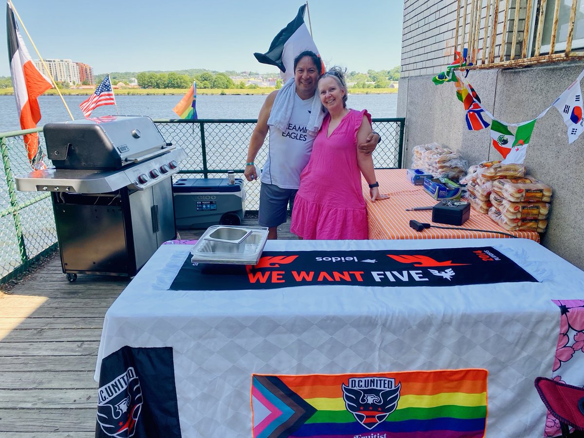 ScreamingEagles's tweet photo. Our Tailgate Crew volunteers are busy getting set up for more #Lot8Life
All are Welcome!
Festivities begin at 3:30pm at the Matthew Henson Center π¦
#VamosUnited π€β€οΈ https://t.co/h1AddFCkbD