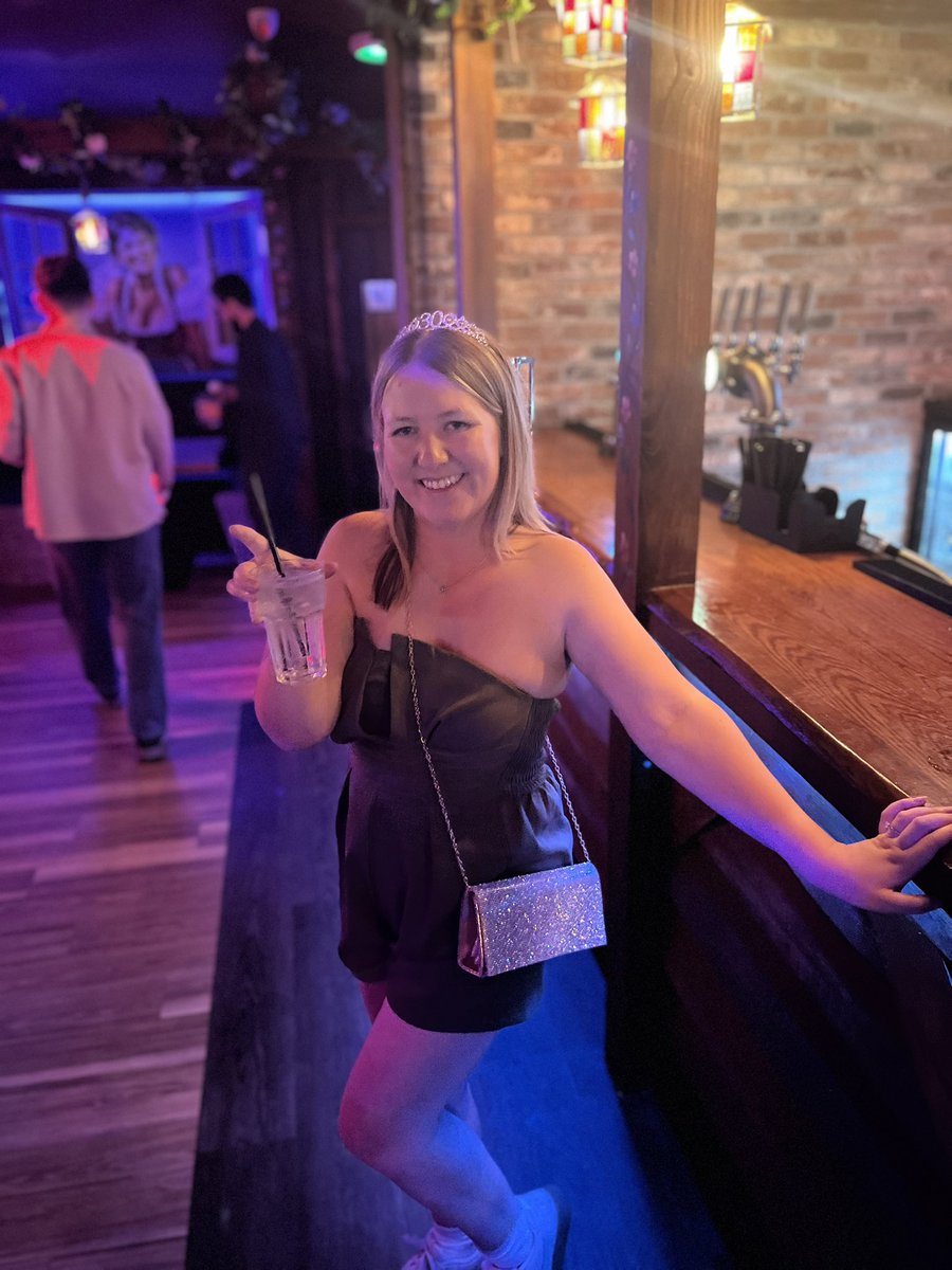 Lucy Ford tweet media