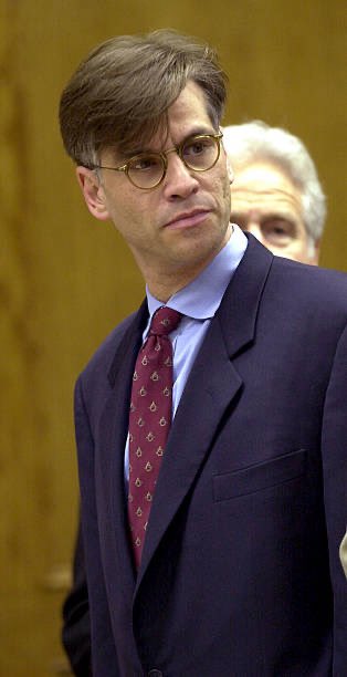 25YearsAgoLive's tweet photo. Famous screenwriter Aaron Sorkin (A Few Good Men, The West Wing) is charged with felony drug possession after being caught with psilocybin mushrooms at Burbank Airport, California.

Today he is in court, facing fines and probation. https://t.co/SjSCoukd5d