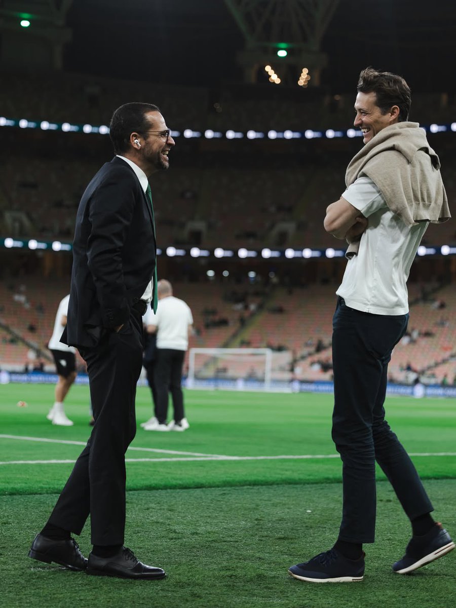diario_AFC's tweet photo. 🚨📲 المدير الرياضي روي بيدرو (IG):

نرفع القبعة للسيد بنجامين هاربورغ، أول مالك أجنبي لنادٍ في الدوري السعودي للمحترفين.

ضمن البقاء في دوري روشن الموسم المقبل، وتأهل إلى كأس السوبر، وحقق وصافة كأس الملك في موسمه الأول هنا.. يا له من إنجاز مذهل. https://t.co/ULZZYPpKTI