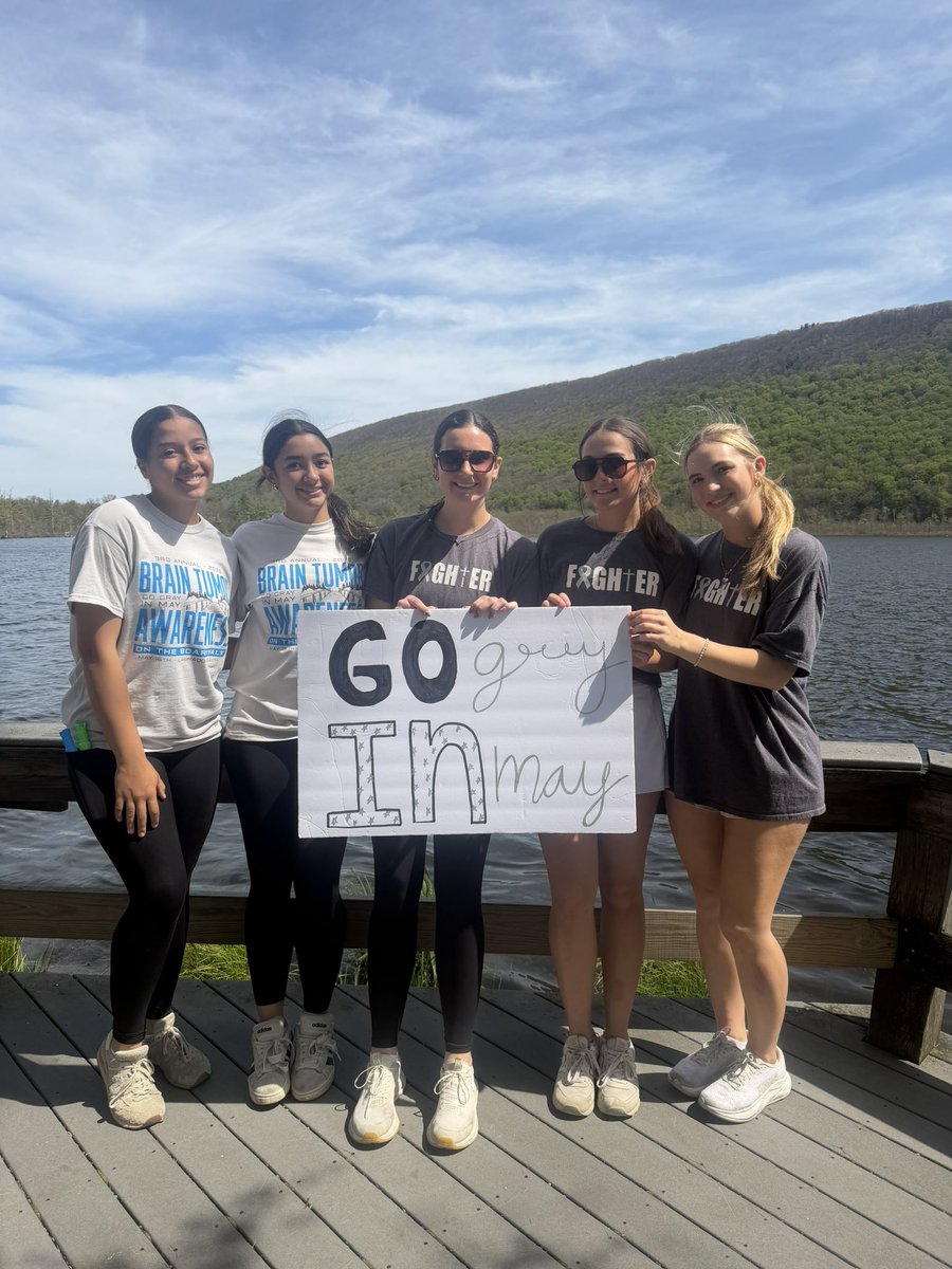 FM_Hornets_SB's tweet photo. 4 wins on the field this week but the Biggest Win was off the field today. Our team walked in the Brain Tumor Awareness Walk!! 🩶💚💪#NoOneWalksAlone #BrainTumorAwareness #TeamFighter @FMHornets https://t.co/bCB2MTCV8d