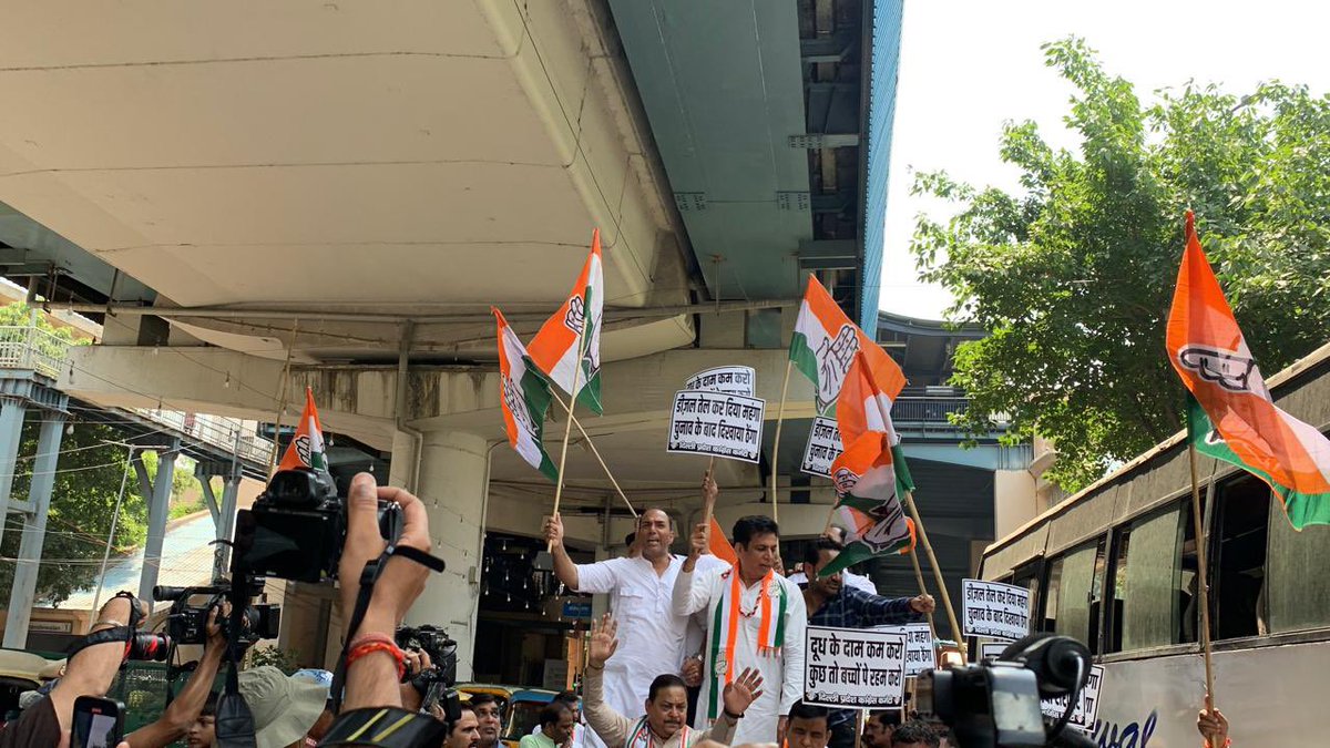 sunilshersiainc's tweet photo. अब सहा नहीं जाता,मोदी जी अब अमृत काल मैं रहा नहीं जाता महंगाई कम करो मोदी जी https://t.co/3jjpwh2VOv