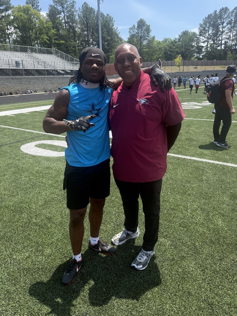 DTW223333's tweet photo. After a Great CFI camp standout and awesome conversation with @FBCoachBankins i’m Blessed and Grateful to receive a scholarship Offer from NCCU🦅 #AGTG🙏🏾 https://t.co/5ezqhNdhEo