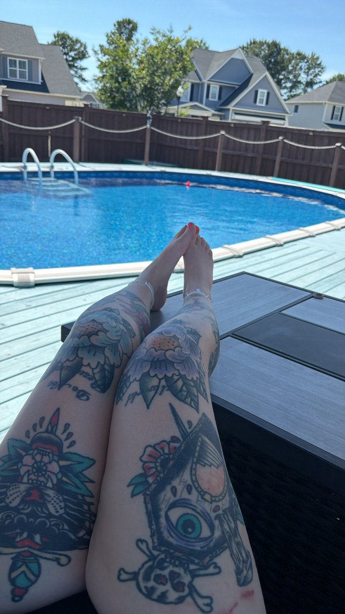 omgitstragedy's tweet photo. drinking &amp; enjoying the weather :3 https://t.co/6pscy0CX4Q