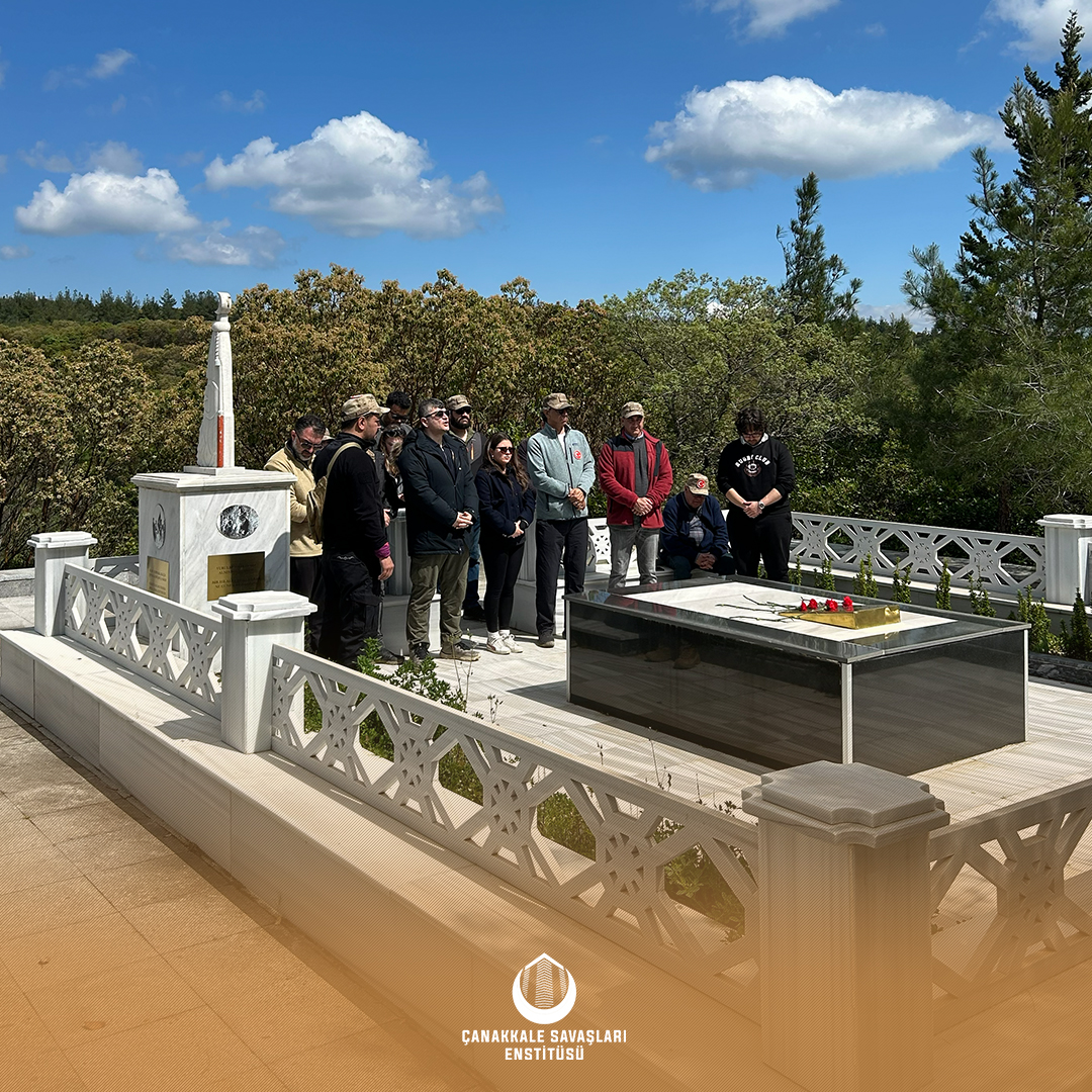 casaenorg's tweet photo. Ahde Vefa: Dedelerinin Rotasında Torunların Adımları 57. Alay  Geçtiğimiz yıl başlatılan “Ahde Vefa” etkinlikleri dizisinin anlamlı bir devamı niteliğindeki anma yürüyüşü, Çanakkale Kara Muharebeleri’nin 111’inci yıl dönümünde Enstitümüz organizasyonunda gerçekleştirildi. https://t.co/HwCSCZchqy