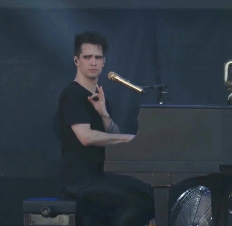 brendon thinker! 💭 tweet media