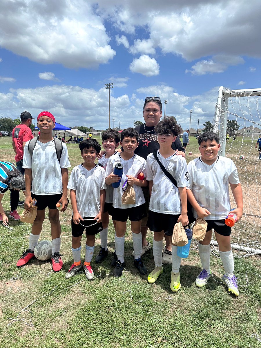 JustinPhanCFISD's tweet photo. I love supporting my @BrosnahanES Broncos at their soccer games! Thank you to their parents for inviting me, so nice seeing the kids working and playing hard! ⚽️ https://t.co/z7q9hB6WD8
