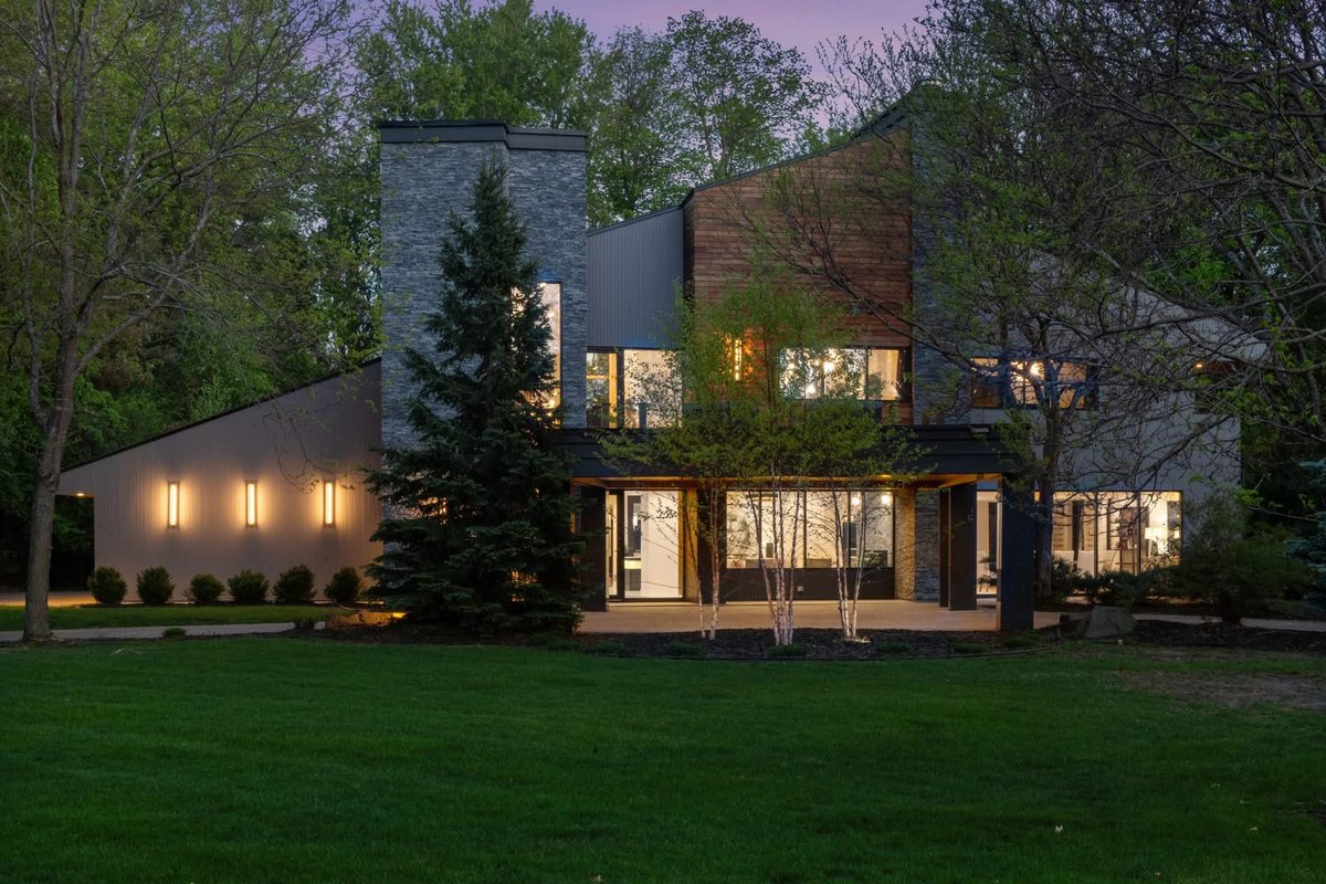 polovitz's tweet photo. JUST LISTED IN CLAY CLIFFE ON LAKE MINNETONKA!

Property: 45 Clay Cliffe Drive | Tonka Bay, MN 
Details: 6 BR | 6 BA | 4 CAR | 6,321 SF
Listed at: $2,650,000
Listed by: #POLOVITZGROUP @Compass 
Link to Listing: https://t.co/Y5xK11w7Kd

#polovitzgroup #justlisted #lakeminnetonka https://t.co/5r6BuGV2Em
