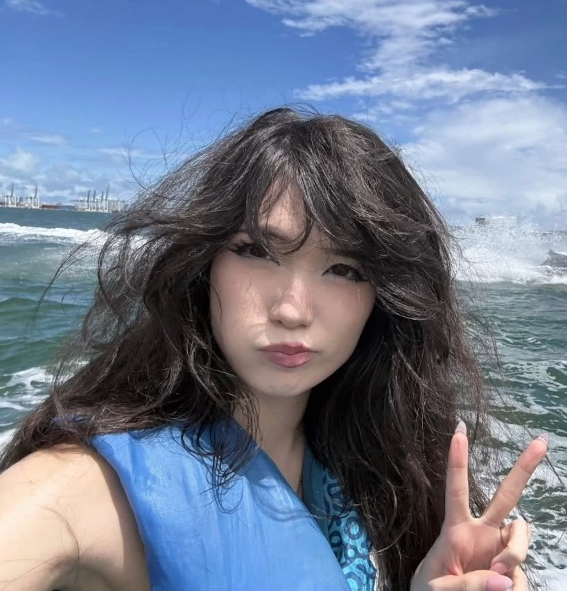 𝐓𝐡𝐚𝐭 𝐠𝐢𝐫𝐥 𝐄𝐦𝐢 tweet media