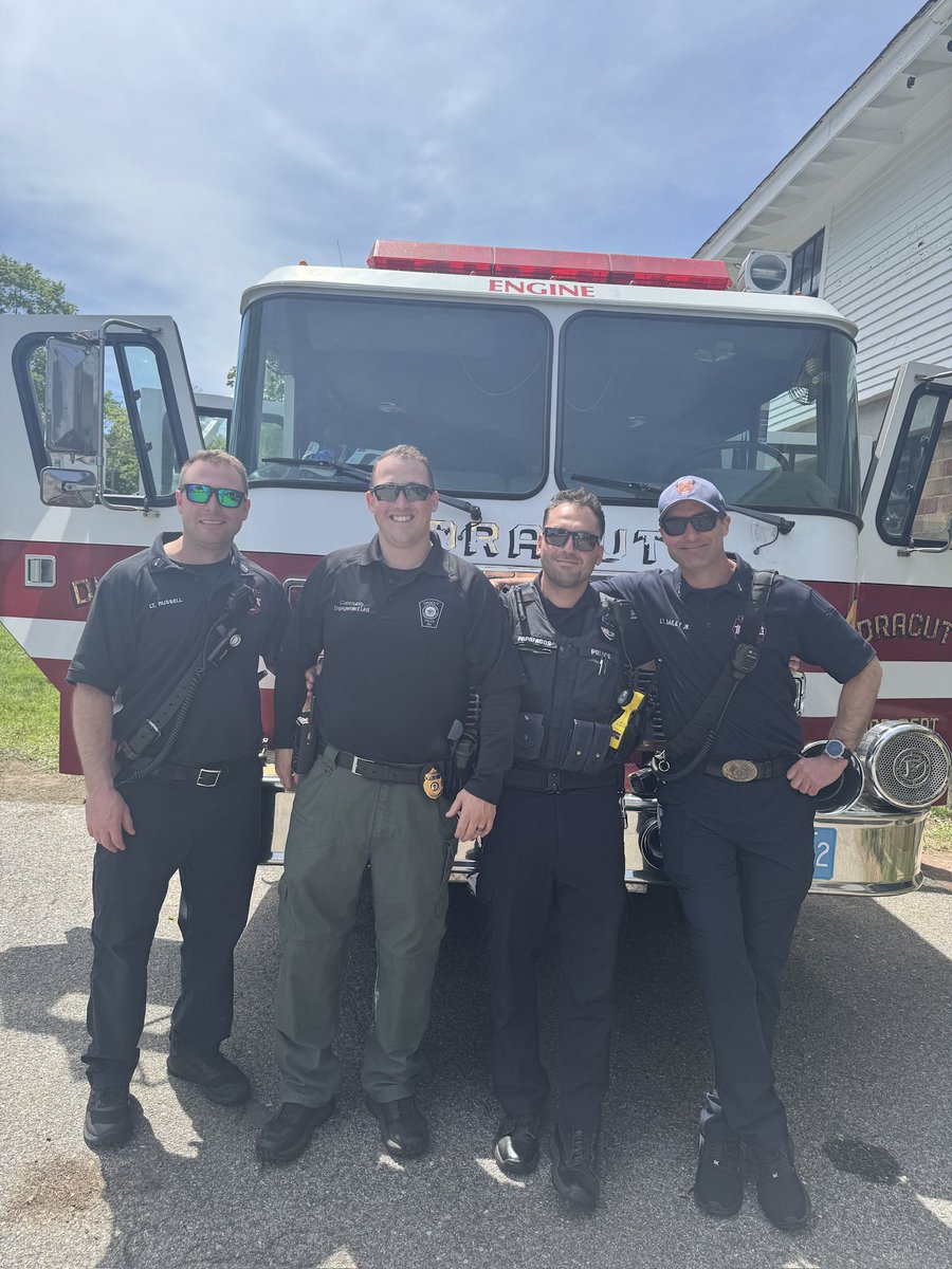 DracutMAPD's tweet photo. 🚓🚒Lots of fun today at the Beaver Brook Farm “Family Fun Day” event! Thank you for having us! #dpd #dfd https://t.co/LnPGGuoOF0