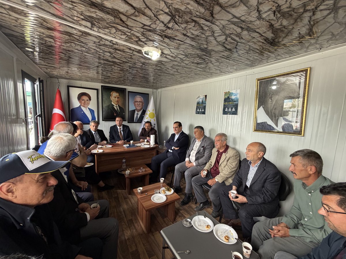 AvEmircanEren's tweet photo. Bugün Doğanşehir İlçe Başkanlığımızı ziyaret ederek kıymetli teşkilat mensuplarımız ve hemşehrilerimizle bir araya geldik.

İlçemizin mevcut durumu, vatandaşlarımız��n beklentileri ve sahadaki ihtiyaçlara ilişkin verimli istişarelerde bulunduk. Ortak akıl ve güçlü teşkilat anlayışıyla, Doğanşehir’imiz için çalışmaya, vatandaşlarımızın sesi olmaya devam edeceğiz.

Nazik ev sahiplikleri ve samimi karşılamaları dolayısıyla Doğanşehir İlçe Başkanlığımıza, teşkilat mensuplarımıza ve bizlerle bir araya gelen tüm hemşehrilerimize teşekkür ediyorum.

Birlikte güçlü, birlikte daha iyiyiz.

#İYİParti #Malatya #Doğanşehir #EmircanEren