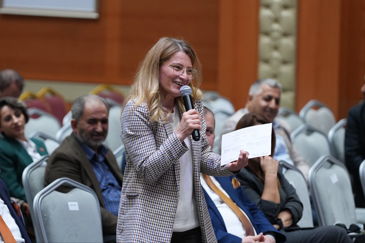 salihademirer's tweet photo. AK Parti İstanbul İl Başkanlığımızda, İl Başkanımız Abdullah Özdemir’in ev sahipliğinde; Genel Merkez Yerel Yönetimler Başkanımız Sayın Mustafa Demir, geçmiş dönem İçişleri Bakanımız ve İstanbul Milletvekilimiz Süleyman Soylu ile Prof. Dr. Hikmet Kavruk’un katılımlarıyla düzenlenen “Yerel Yönetimlerde İlk Basamak: Muhtarlarımız” programına katıldık.

Mahallelerimizin sesi olan kıymetli muhtarlarımızla bir araya gelerek ilçelerimizin ihtiyaçlarını, çözüm bekleyen başlıkları ve yerel yönetimlerde ortak aklın önemini değerlendirdik.

İstanbul’un her mahallesi, bu büyük şehrin hafızasını ve ruhunu tamamlayan kıymetli bir parçadır. Muhtarlarımızla güçlü iletişim ve sürekli istişare içinde çalışmaya devam edeceğiz.